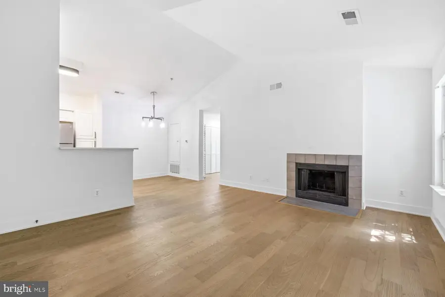 18510 Boysenberry Dr #122, Gaithersburg, MD 20879 - #2