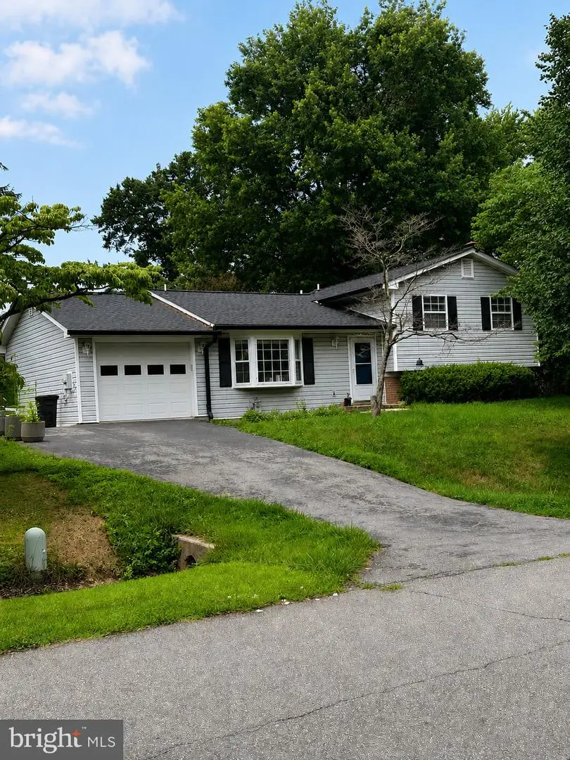 24312 Log House Rd, Gaithersburg, MD 20882 - #1