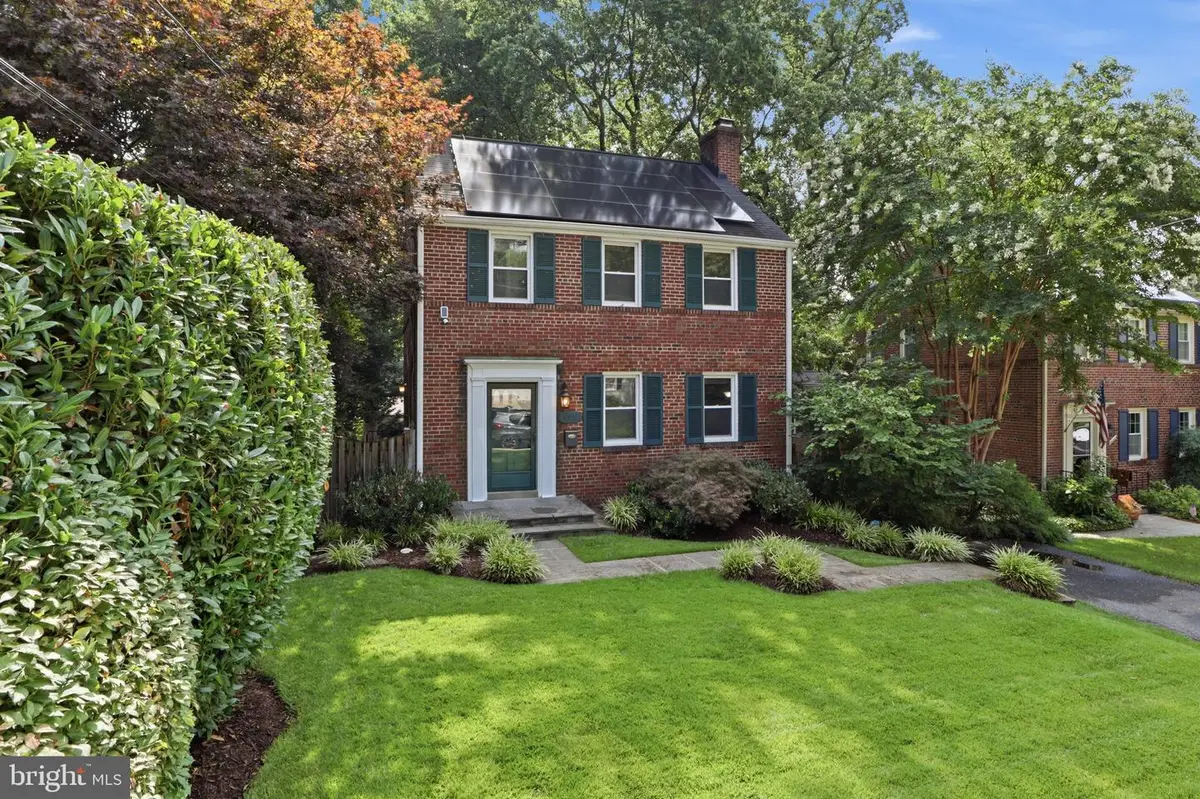10211 Sutherland Rd, Silver Spring, MD 20901 - #1