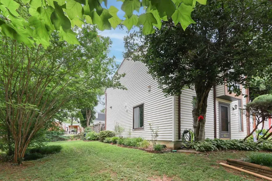 10704 Lester St, Silver Spring, MD 20902 - #2