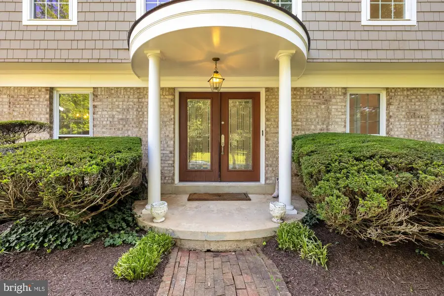 8705 Bells Mill Rd, Potomac, MD 20854 - #2