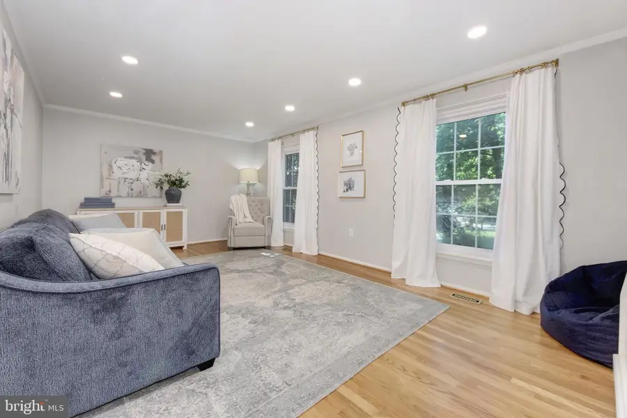 1038 Carnation Dr, Rockville, MD 20850 - #3