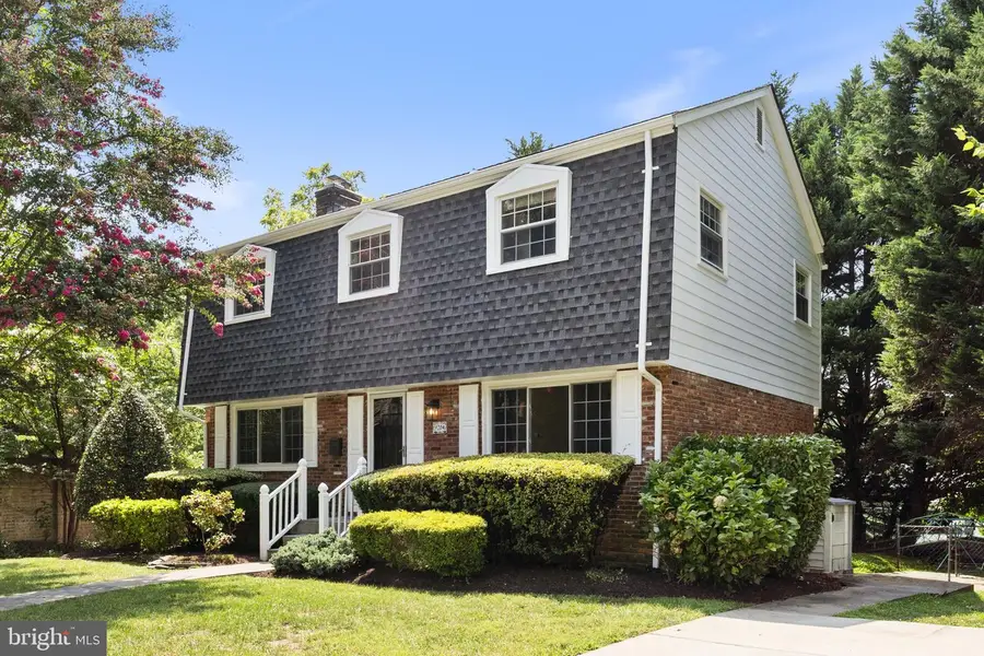 9204 Villa Dr, Bethesda, MD 20817 - #2