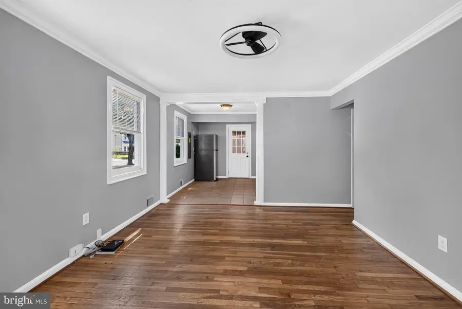 608 Burgundy Dr, Rockville, MD 20850 - #2