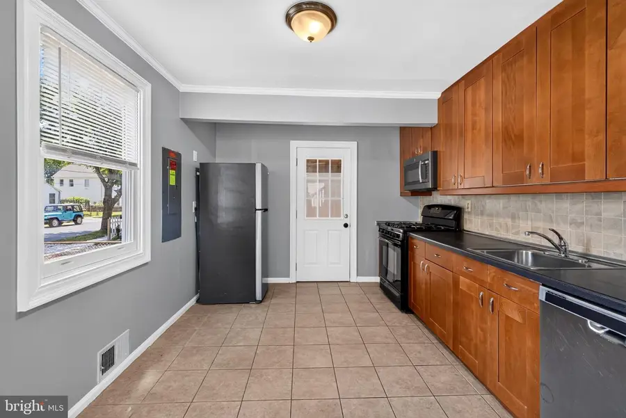 608 Burgundy Dr, Rockville, MD 20850 - #3
