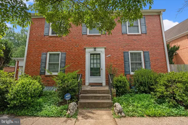5702 Maiden Ln, BETHESDA, MD 20817