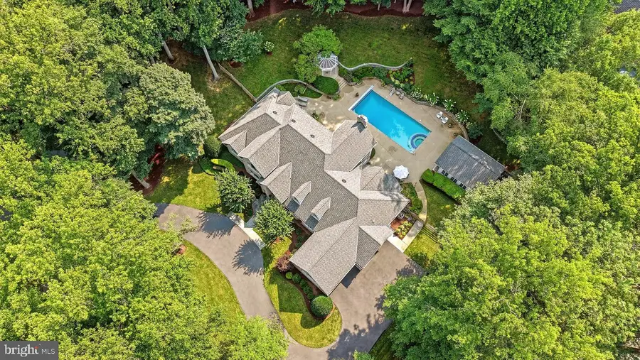 11216 River View Dr, Potomac, MD 20854 - #2