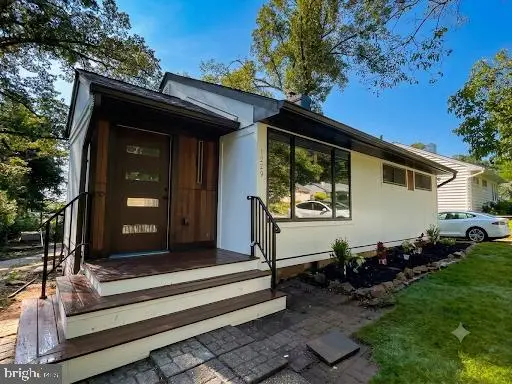1229 Simmons Dr, Rockville, MD 20851 - #1