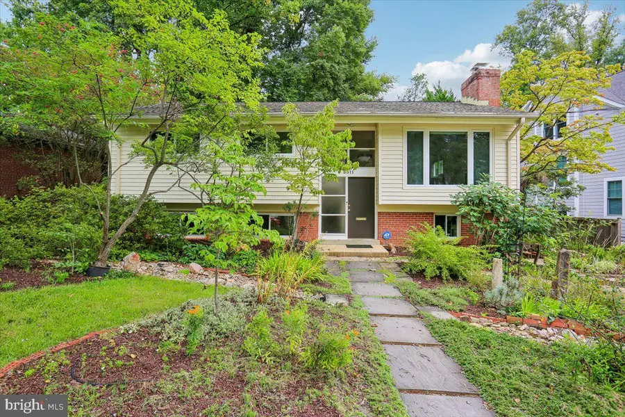 6511 Callander Dr, Bethesda, MD 20817 - #2