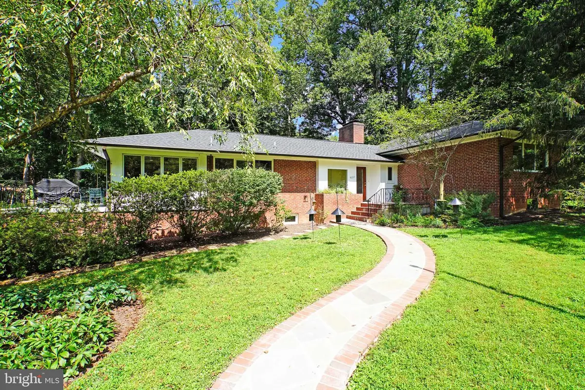 9233 Farnsworth Dr, Potomac, MD 20854 - #1