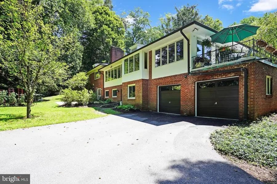 9233 Farnsworth Dr, Potomac, MD 20854 - #2