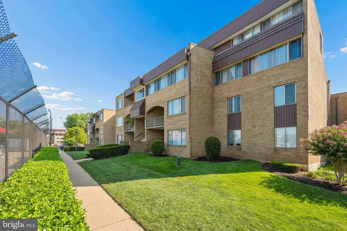 412 Girard St #204, Gaithersburg, MD 20877 - #1