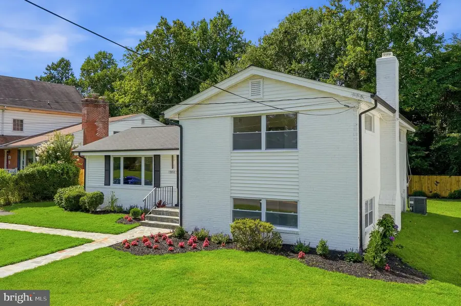 9831 Singleton Dr, Bethesda, MD 20817 - #3