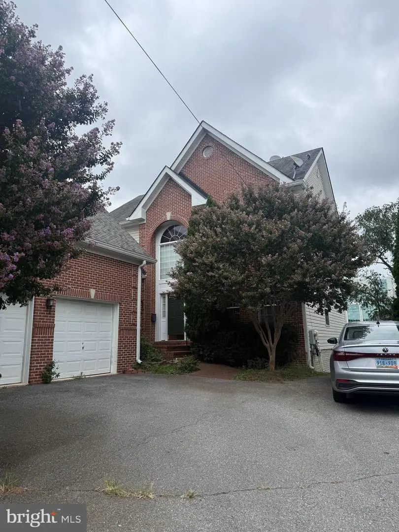 375 N Van Buren St, Rockville, MD 20850 - #1