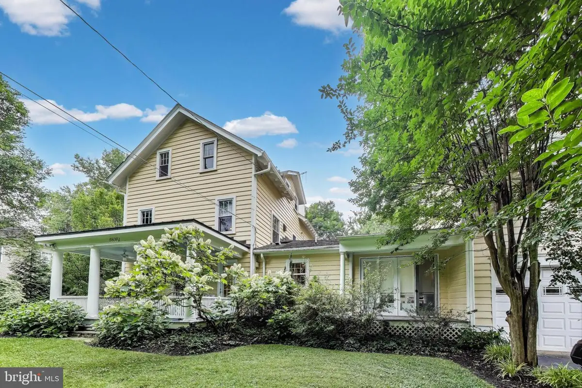 5809 Grosvenor Ln, Bethesda, MD 20814 - #1