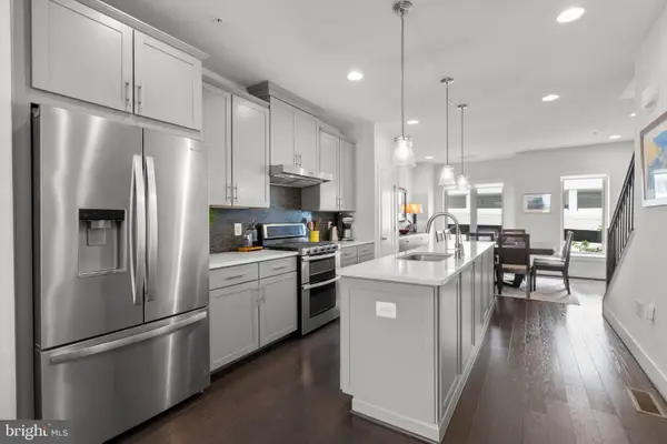 1910 Chapman Ave #4, ROCKVILLE, MD 20852