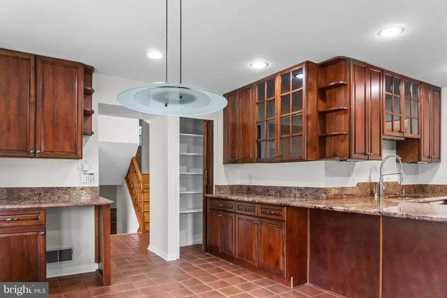 11820 Enid Dr, Potomac, MD 20854 - #3