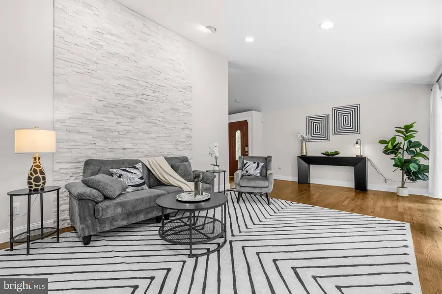 9416 Holbrook Ln, Rockville, MD 20854 - #2