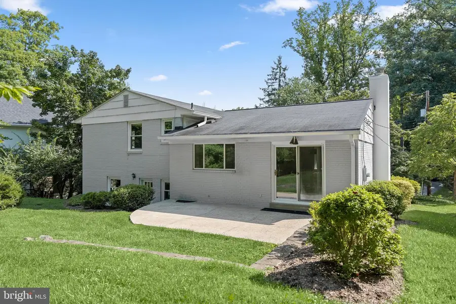 8212 Hawthorne Rd, Bethesda, MD 20817 - #2
