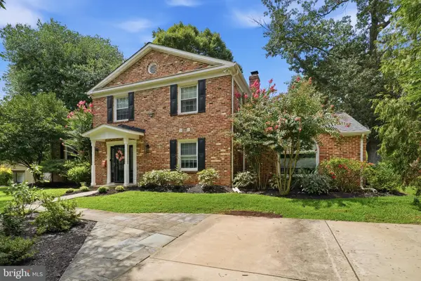 9912 Harrogate Rd, BETHESDA, MD 20817