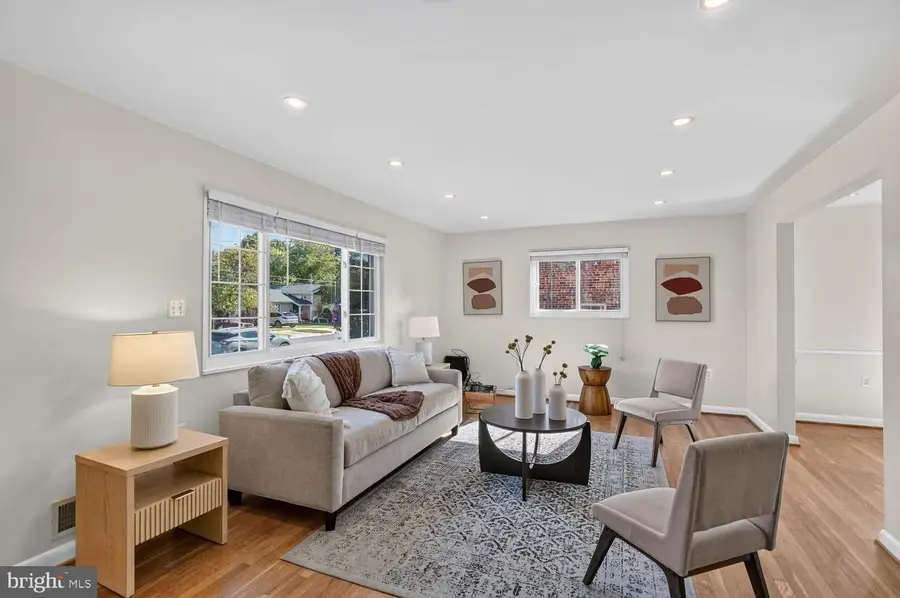 10004 Belhaven Rd, Bethesda, MD 20817 - #3