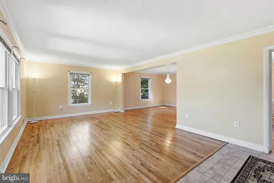 9905 Marquette Dr, Bethesda, MD 20817 - #2