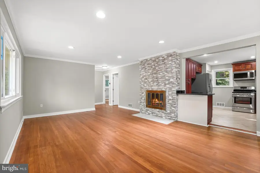 10705 Lockridge Dr, Silver Spring, MD 20901 - #2