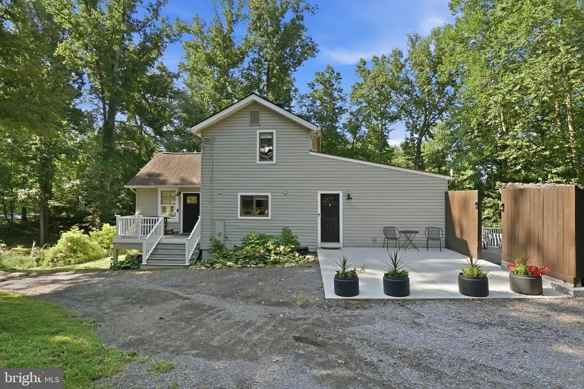 8214 Hawkins Creamery Rd, Gaithersburg, MD 20882 - #1
