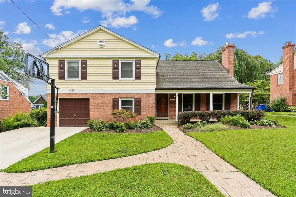7038 Wolftree Ln, North Bethesda, MD 20852 - #1