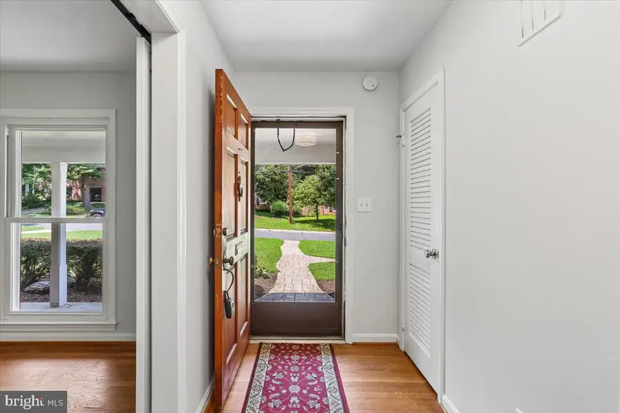7038 Wolftree Ln, North Bethesda, MD 20852 - #2