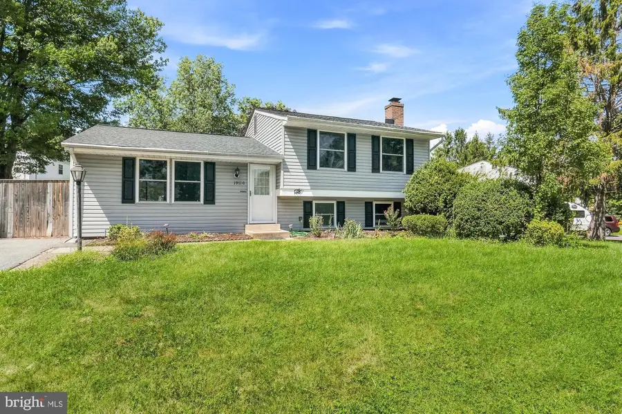 19110 Dowden Cir, Poolesville, MD 20837 - #2
