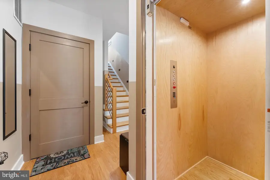 7029 Garrett Rd, Rockville, MD 20855 - #2