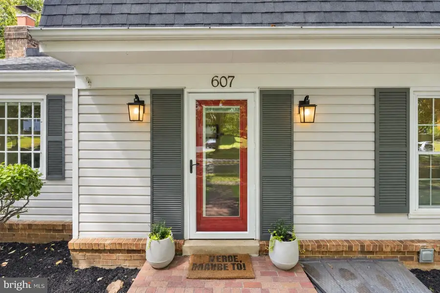 607 Watts Branch, Potomac, MD 20854 - #2