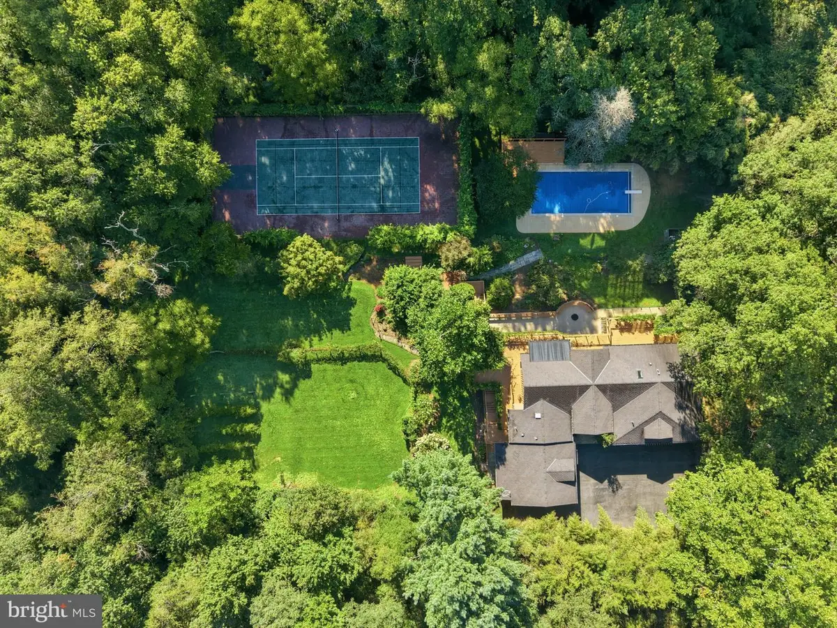 21151 Woodfield Rd, Laytonsville, MD 20882 - #1