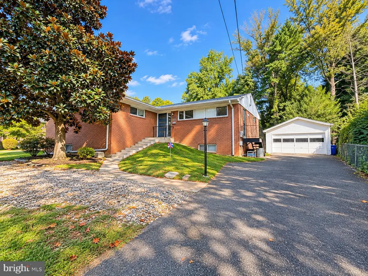 5819 Grosvenor Ln, Bethesda, MD 20814 - #1