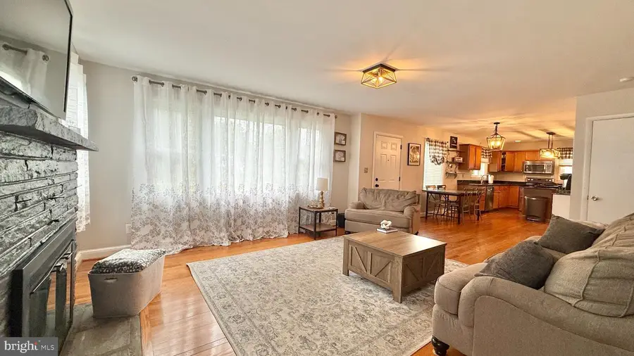 25223 Oak Dr, Damascus, MD 20872 - #3