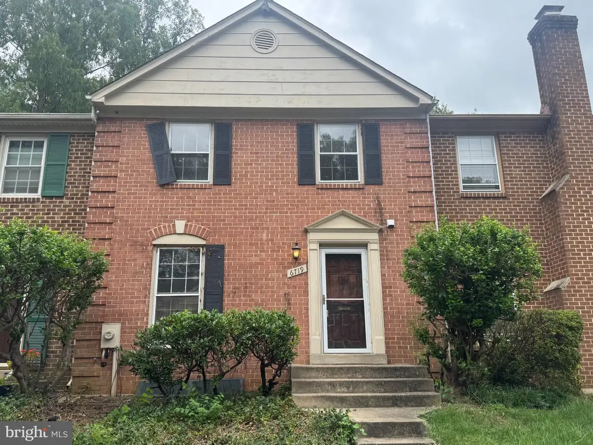 6719 Surreywood Ln, Bethesda, MD 20817 - #1