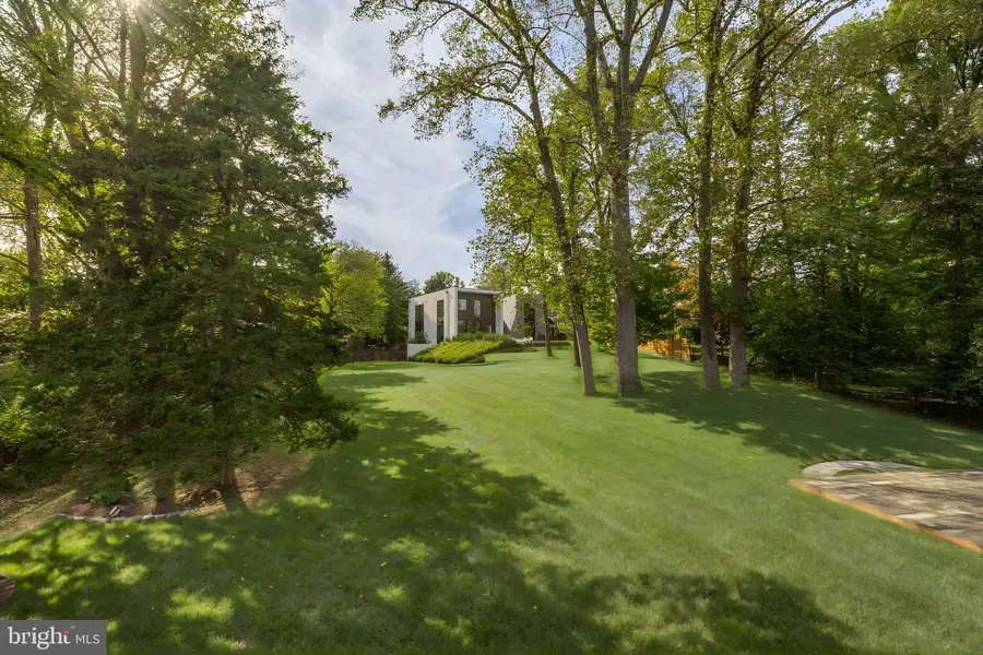 9119 Levelle Dr, Chevy Chase, MD 20815 - #2