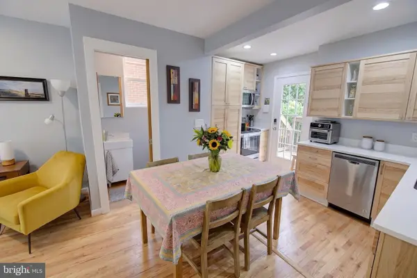 8203 Roanoke Ave, TAKOMA PARK, MD 20912