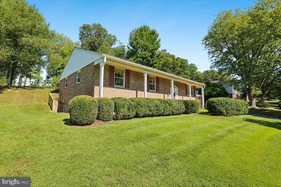 7213 Panorama Dr, Rockville, MD 20855 - #2