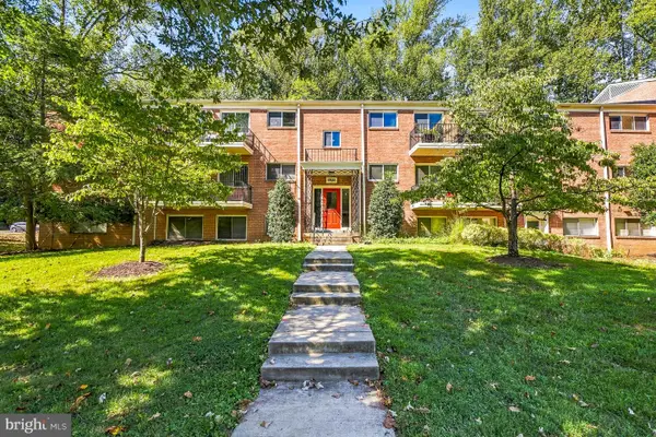 10638 Weymouth St #204, BETHESDA, MD 20814