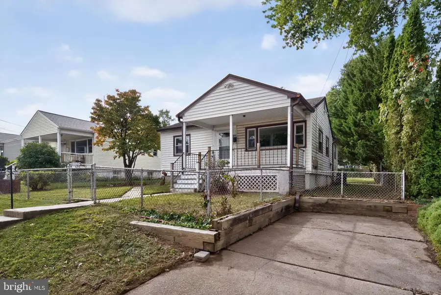 921 Maple Ave, Rockville, MD 20851 - #2