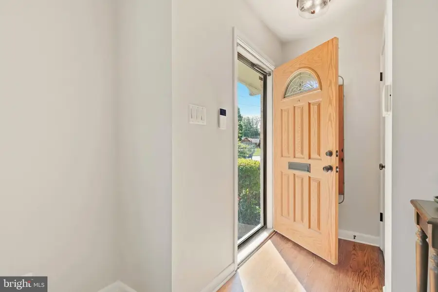14008 Parkland Dr, Rockville, MD 20853 - #3