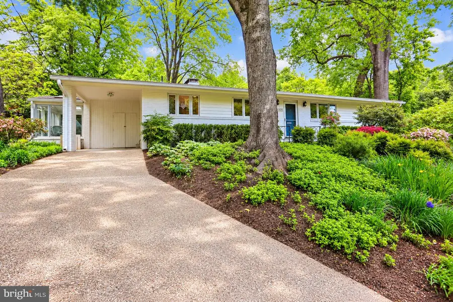 5408 Surrey St, Chevy Chase, MD 20815 - #2