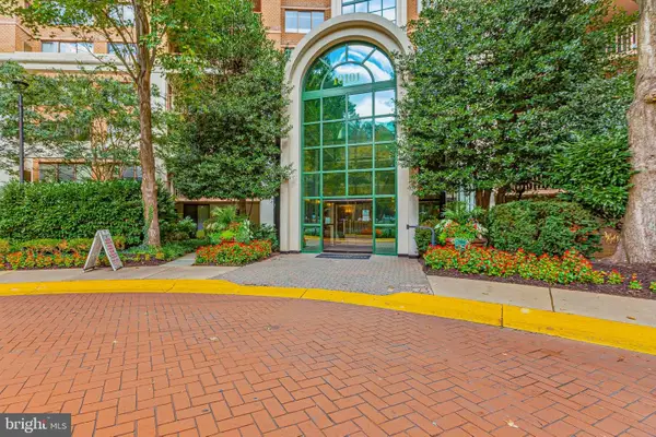10101 Grosvenor Pl #902, ROCKVILLE, MD 20852