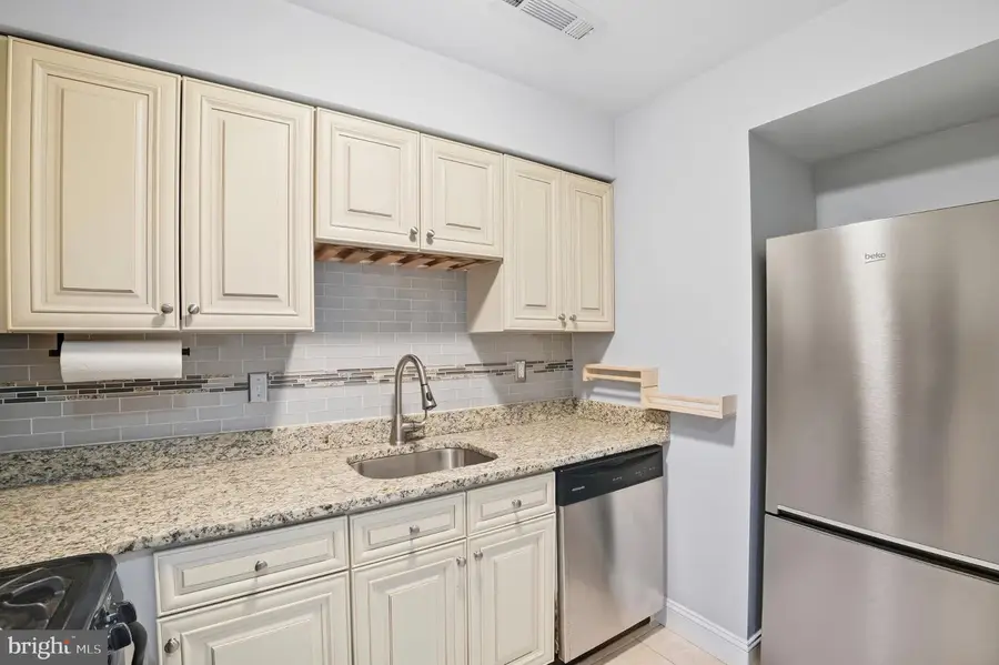 2105 Walsh View Ter #15-301, Silver Spring, MD 20902 - #3