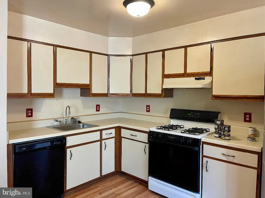8137 Crabapple Ln, Gaithersburg, MD 20879 - #2