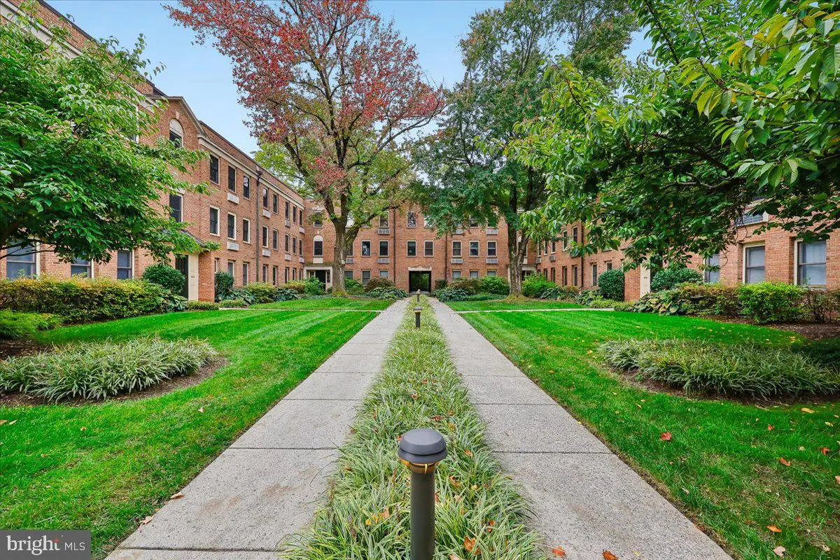 4822 Chevy Chase Dr #103, Chevy Chase, MD 20815 - #1