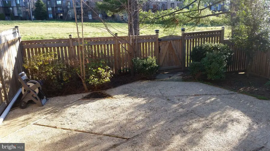 9424 Chatteroy Pl, Montgomery Village, MD 20886 - #2