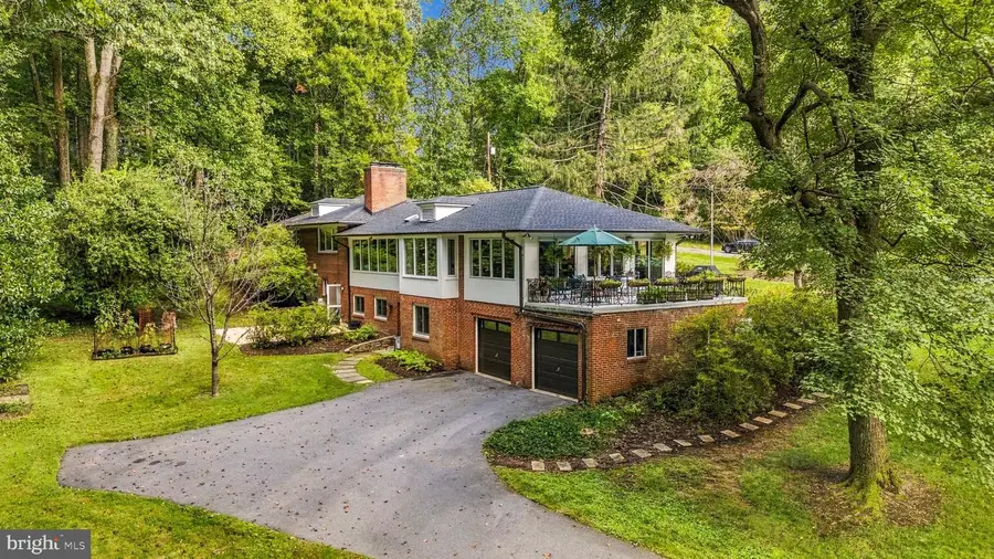 9233 Farnsworth Dr, Potomac, MD 20854 - #3